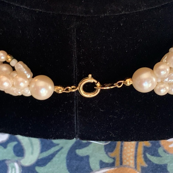 Vintage Trifari Pearl Necklace - Picture 9 of 15